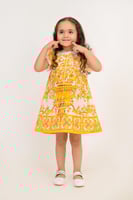 فستان الأناقة الملكية باللون الذهبي