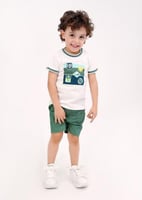 طقم برمودا زيتي وتيشرت أبيض