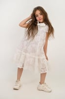 فستان الفراشة البيضاء