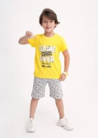 طقم برمودا رمادي مع تيشرت أصفر