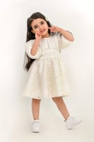 فستان زهرة الربيع الأبيض