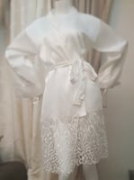 ارواب نوم للعروس حرير ستان مطرزة بالطرف مع اضافه ا...