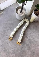 عقد تخرج بالاسم مزين بورود صناعية - تصميم أنيق وفا...