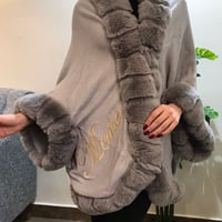 شال نسائي شتوي باطراف فرو