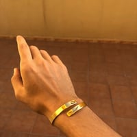 سوار جديد برسمه مميزه تدل على ارتباطك بشحص تحبه