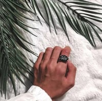 خاتم ملكي مخصص باسم مصنوع من الفضه الإسترليني عيار...