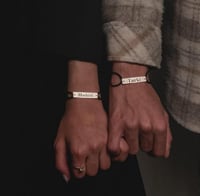 اساور تعبر عن حبك لشخص معين