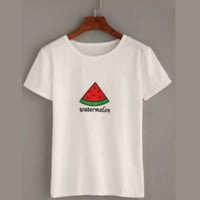 تيشيرت أبيض بطباعة بطيخ كم قصير