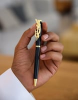 قلم بالاسم أنيق