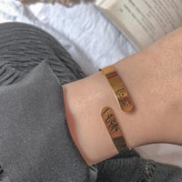 اسوارة بالاسم حسب الطلب - واو