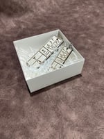 ميدلية او تعليقات باسم اللوحة