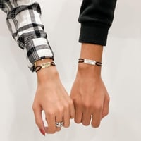 اساور بالاسم والتاريخ حسب الطلب