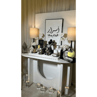 لوحة بإسم وإطار