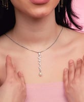 قلادة لؤلؤ فضية