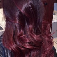 حنا بودره باللون الاحمر