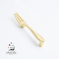 218 - مقبض بشكل شوكة لون ( ذهبي ) - قطعتين