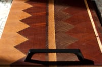 صينية تقديم كبيرة من خشب الجوز والماهوقني والسنديا...