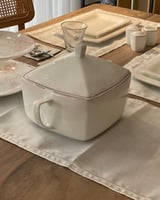 طقم مفارش سفرة مطرز Ginko (تطريز لون أبيض)