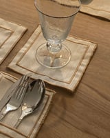 طقم مفارش سفرة مطرز Ginko (تطريز لون برونزي)