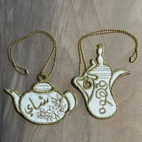 طقم تعليقات شاي وقهوة بتطريز ذهبي فاخر