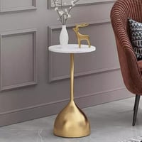 طاولة جانبية بقاعدة ذهبية Pearl