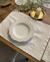 طقم مفارش سفرة مطرز - مبارك عليكم الشهر (تطريز لون...