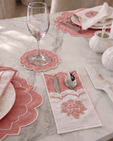 طقم مفارش سفرة مطرز Royal Pink