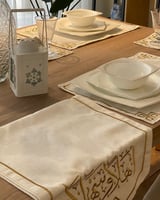 طقم مفارش سفرة مطرز - أهلاً وسهلاً (تطريز لون ذهبي...