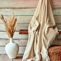 لحاف خفيف (شال) Silvio لون ذهبي