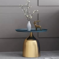 طاولة جانبية بقاعدة ذهبية Goldy