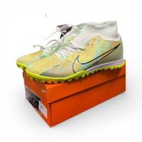 بوت انجيلة كورة قدم نايك متوفر بالوان