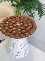 صينيه الورد شوكلت بحشوه تشيزكيك