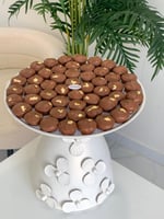 صينيه الورد شوكلت بحشوه تشيزكيك