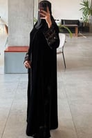 عباية مخمل كم مطرز