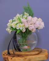 فازة السمكة F2 – ورد طبيعي بتصميم فريد