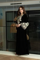 جلابية مخمل بتطريز شك و كمبيوتر في الاكمام والصدر