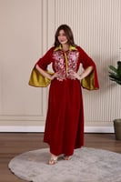 جلابية مخمل قلاب بكلفة تطريز ترتر موردة في الصدر