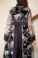 جلابية مخمل قطعتين بإضافة تل مطرز وموديل فتحة في ا...