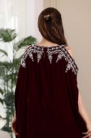 جلابية مخمل استقبال مطرزة باللول والكرستال وفتحة ف...