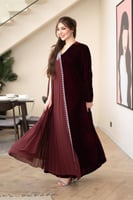 جلابية مخمل بتدخيلة الجورجيت كلوش وتطريز في الكتف