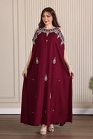 جلابية استقبال ليين مطرزة بفتحة في الاكتاف