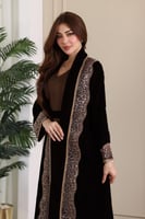 جلابية مخمل قطعتين بكلفة مطرزة في الامام والخلف