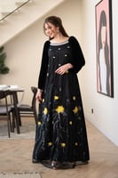 فستان مخمل ممزوج بالتل المطرز بالورد الاصفر