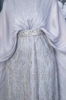 جلابية بخامة الاورجنزا راقية بلون رمادي ولمعة زاهي...