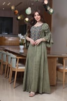 جلابية بتطريز شك يودي في الصدر