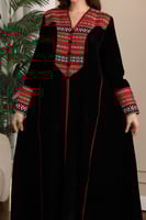 جلابية مخمل ممزوجة بقماش السدو التراثي