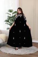 جلابية مخمل استقبال مطرزة باللول والكرستال وفتحة ف...