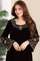 جلابية مخمل بتطريز شك يدوي في الرقبة والاكمام