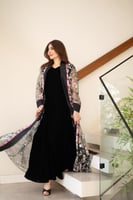 جلابية مخمل قطعتين بإضافة تل مطرز وموديل فتحة في ا...