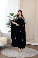 جلابية مخمل استقبال مطرزة باللول والكرستال وفتحة ف...